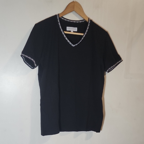 Classic Black V-Neck Tee with White Trim - Picture 3 of 8